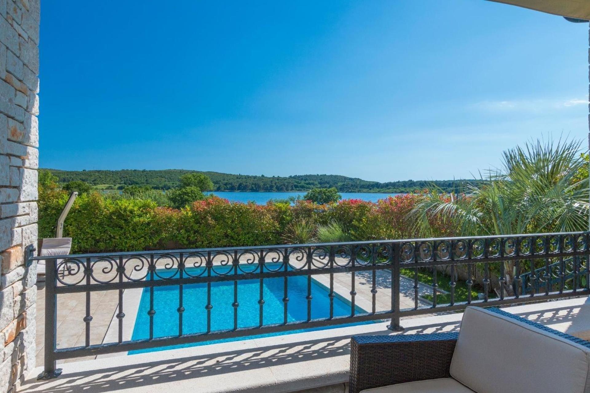 Ferienhaus In Pomer Mit Privatem Beheizten Pool Und Meerblick Exteriér fotografie