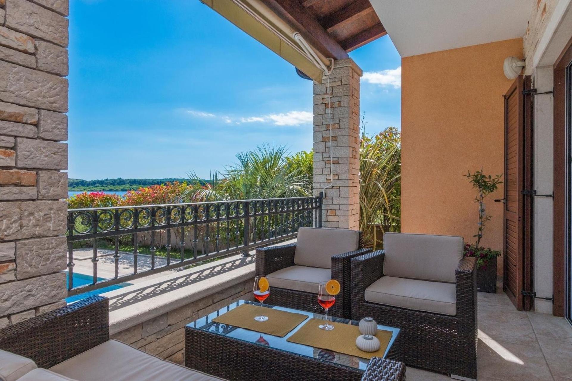 Ferienhaus In Pomer Mit Privatem Beheizten Pool Und Meerblick Exteriér fotografie