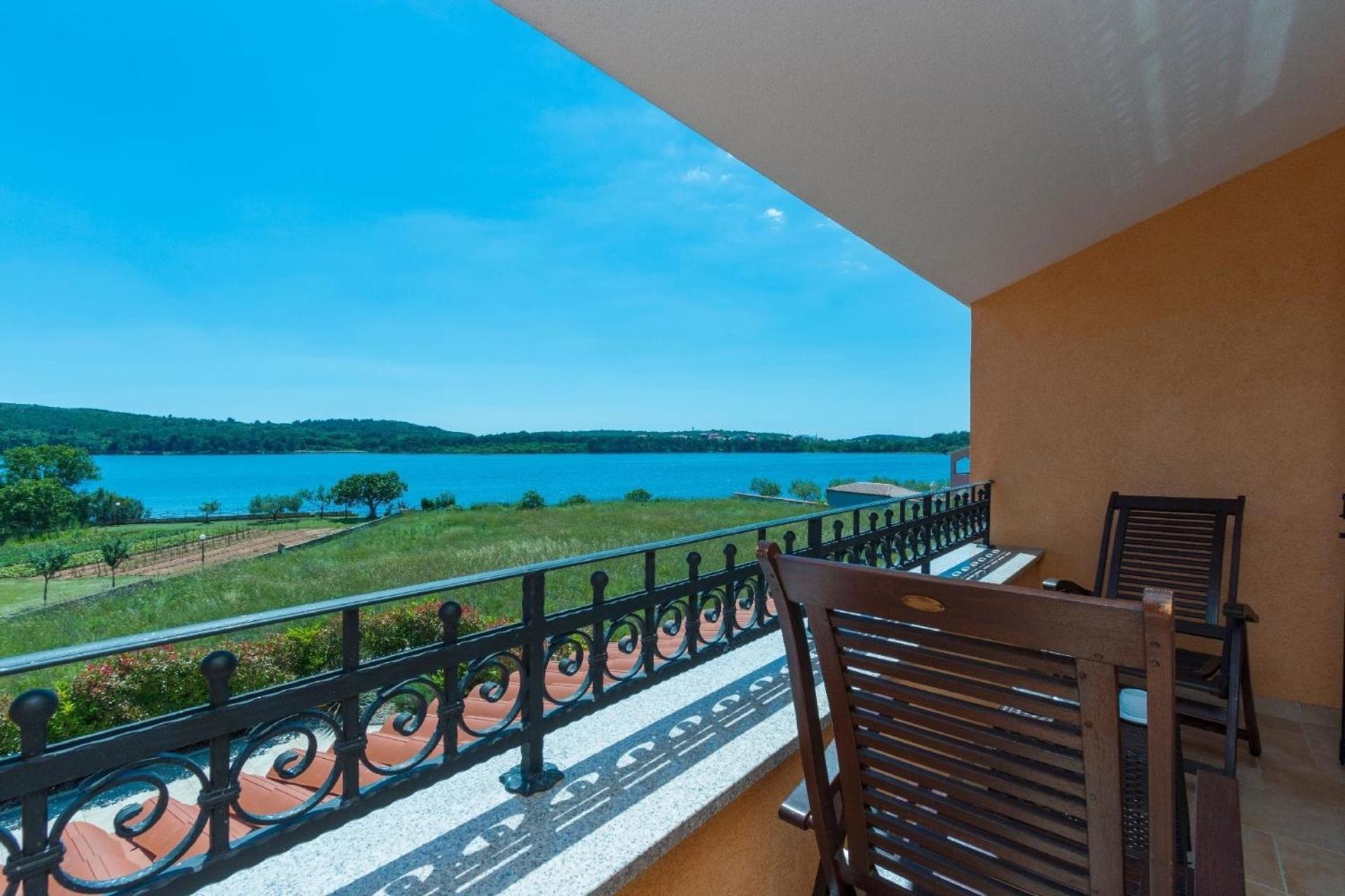 Ferienhaus In Pomer Mit Privatem Beheizten Pool Und Meerblick Exteriér fotografie