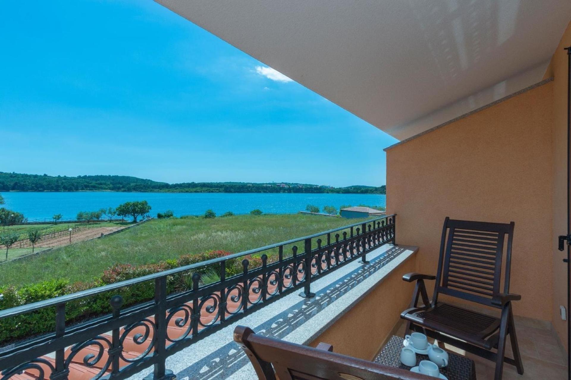 Ferienhaus In Pomer Mit Privatem Beheizten Pool Und Meerblick Exteriér fotografie